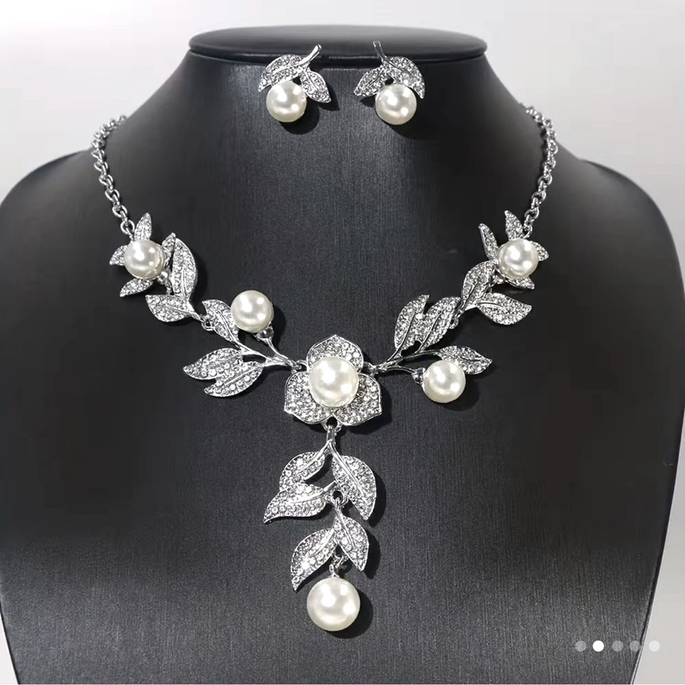 New Luxury Faux Pearl and Rhinestone Necklace and Earring Set